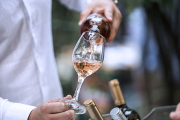 Combien de bouteilles de vin choisir pour son mariage ? Combien de bouteilles de vin choisir pour son mariage ?