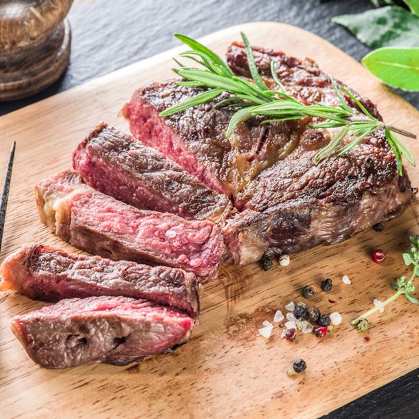 Côte de boeuf grillée au thym et au romarin à déguster avec les vins du Château Viranel, AOP Saint Chinian, Languedoc